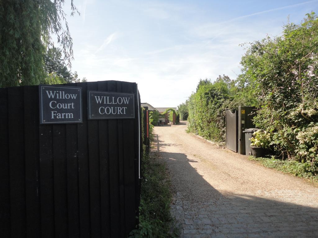 Willow Court Farm Studio West & Petting Farm, 8 Mins To Legoland & Windsor, 15 Mins To Lapland Uk Villa Екстериор снимка